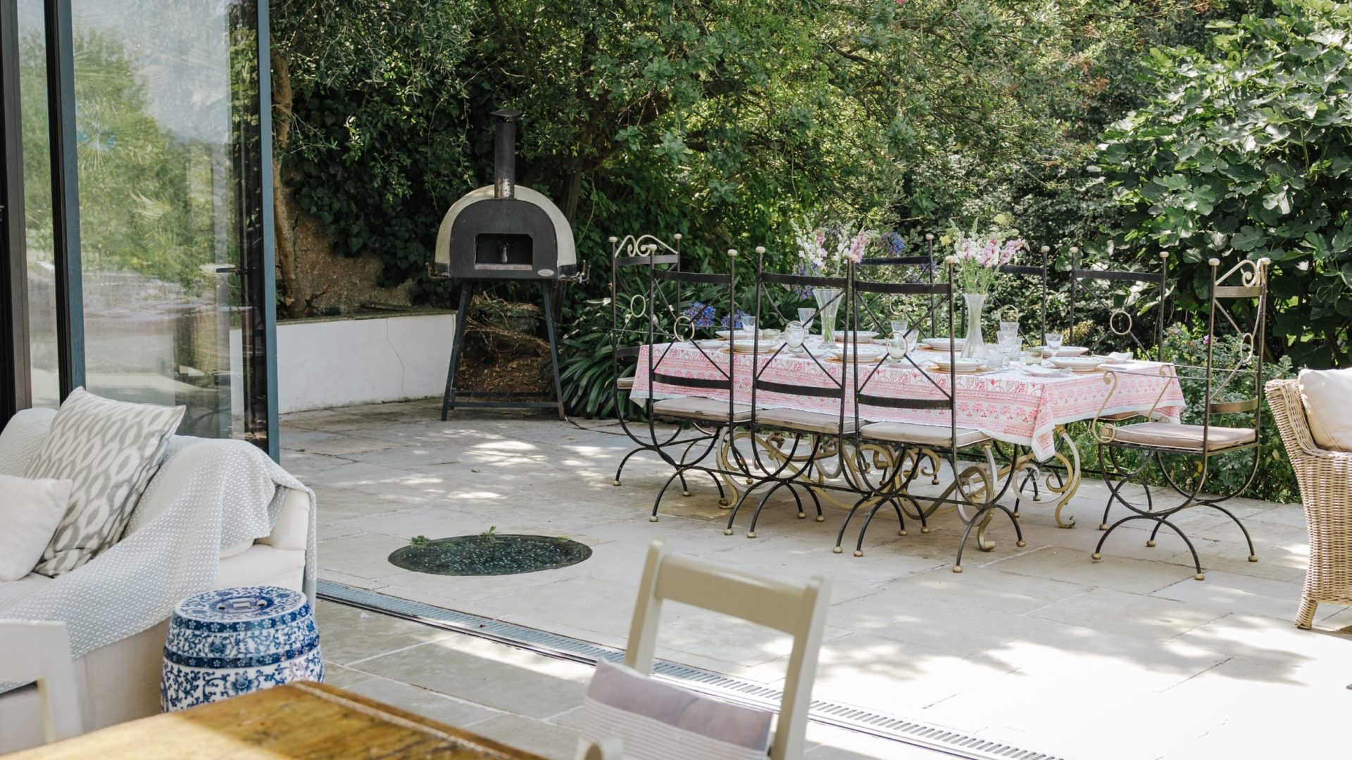 Shorelands patio and pizza oven