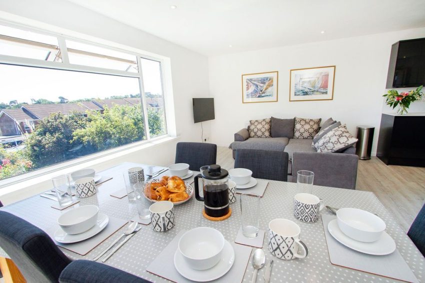 Open Plan dining and sitting area