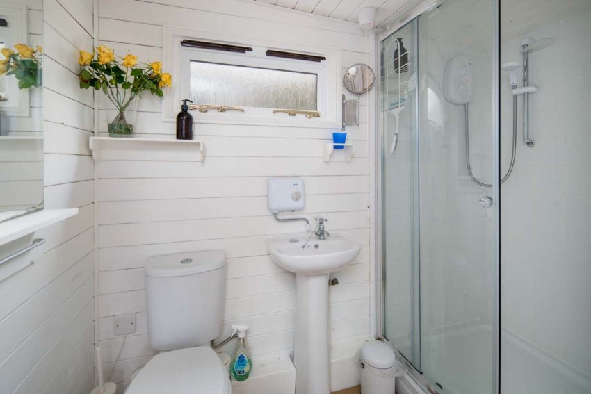 The Cabin bathroom