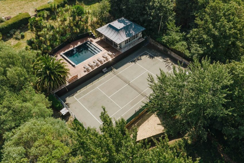 Swimming pool & tennis courts