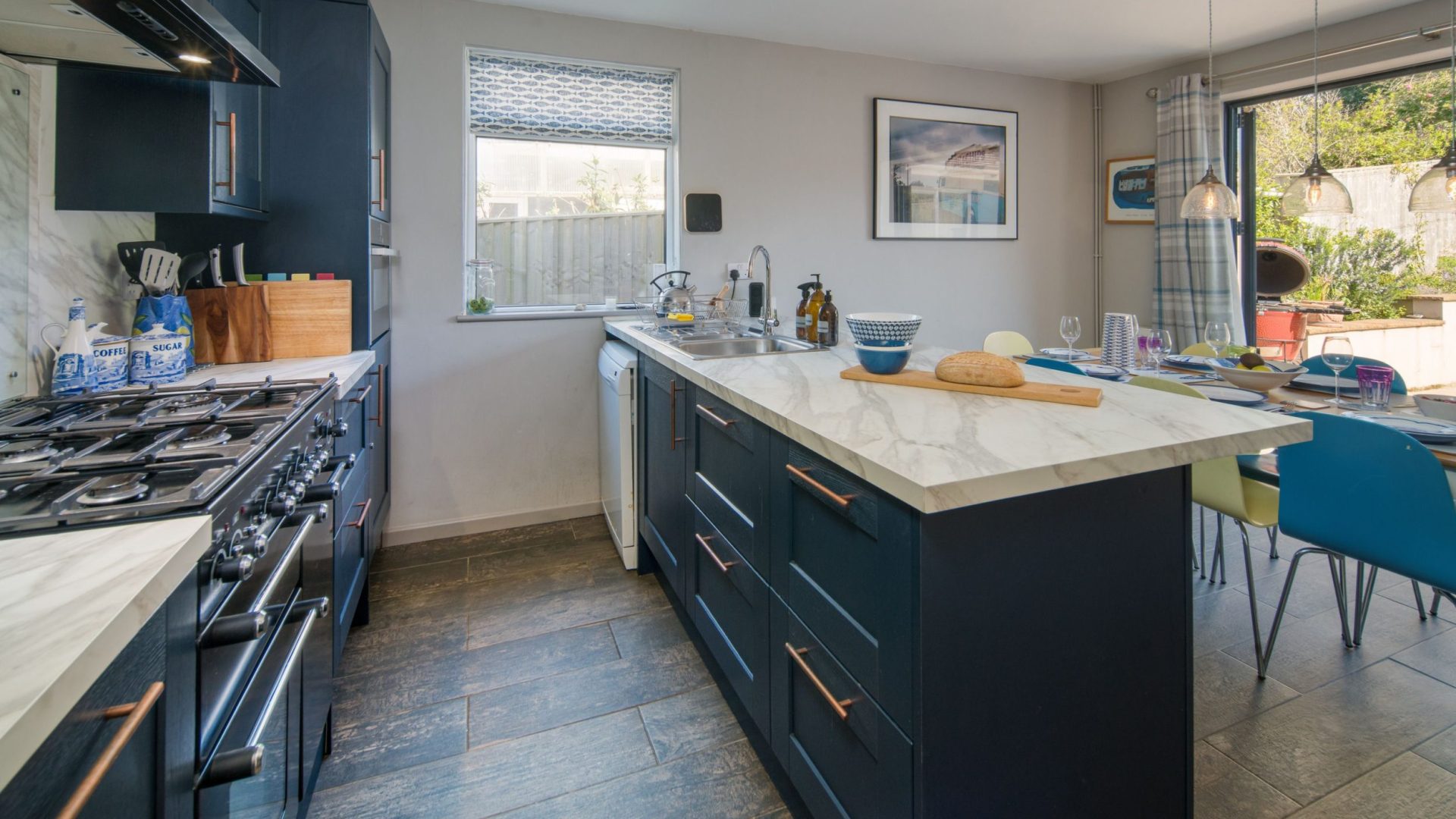 Kitchen & dining room