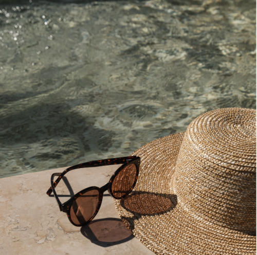 hat, sun glasses, swimming pool