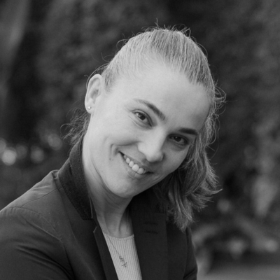 Head Shot of Sophie Dawes